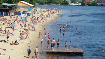 На Киевских пляжах о возможности купаться будут извещать разноцветными флагами
