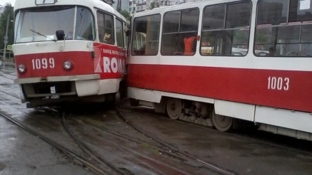 В Киеве столкнулись два трамвая - есть пострадавшие