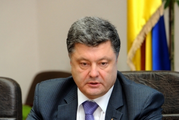 Порошенко: ни одна политическая партия больше не будет иметь вооруженные группировки