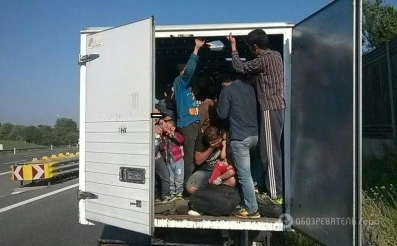 В Австрии в небольшом грузовике ехали 86 беженцев