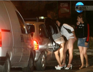 Итальянских проституток могут обязать ходить в форме для снижения аварийности на дорогах