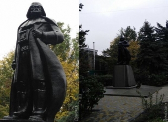 В Одессе памятник Ленину превратили в первый в мире памятник Дарту Вейдеру