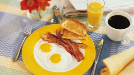 Людям с ожирением нужно много завтракать: медики