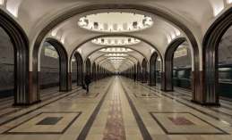 Пьяный пассажир попал под поезд метро в Киеве
